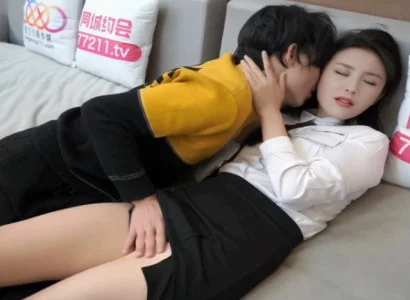 Cô thư ký bí mật nện với sếp vì tiền